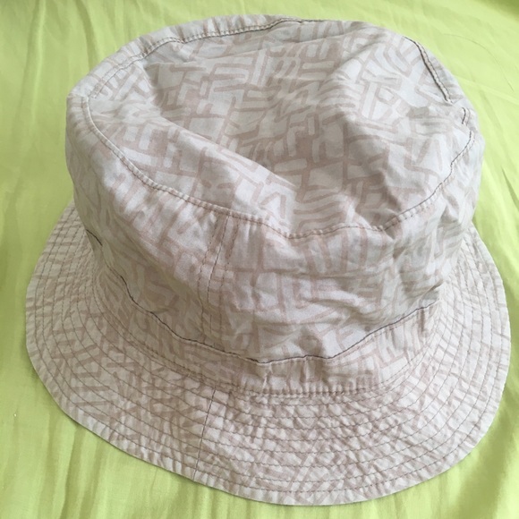 Nike Woman’s 2-sided Bucket Hat - Picture 2 of 3